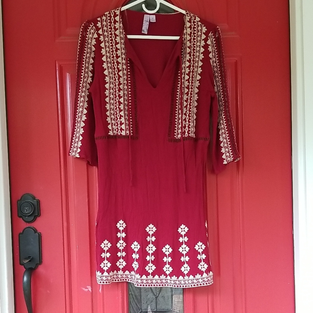 Adorable Boho Embroidered Cranberry dress from Francesca's. size medium